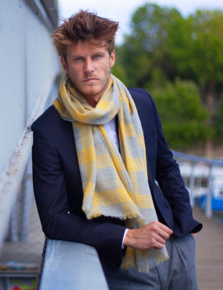 écharpe homme gris jaune