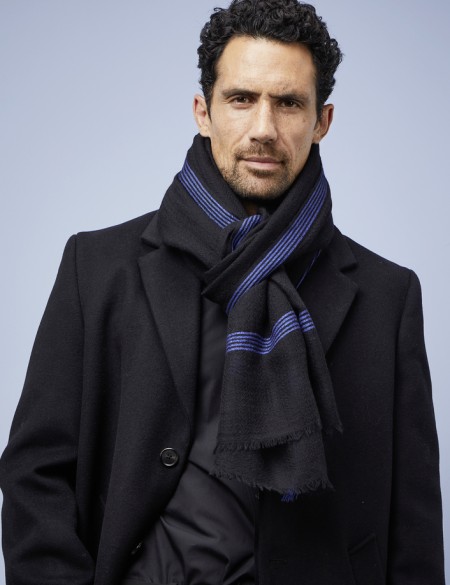 étole-noir-homme-laine-merinos-DYRHOLAEY-av08-paris