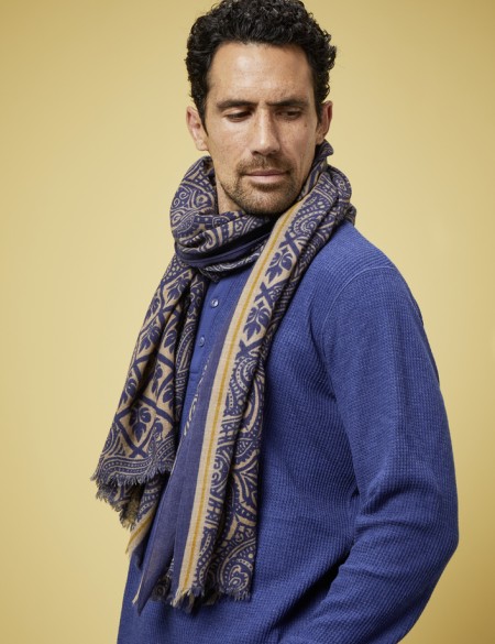 écharpe-laine-homme-bleu-indigo-BANGARAM-av08-Paris