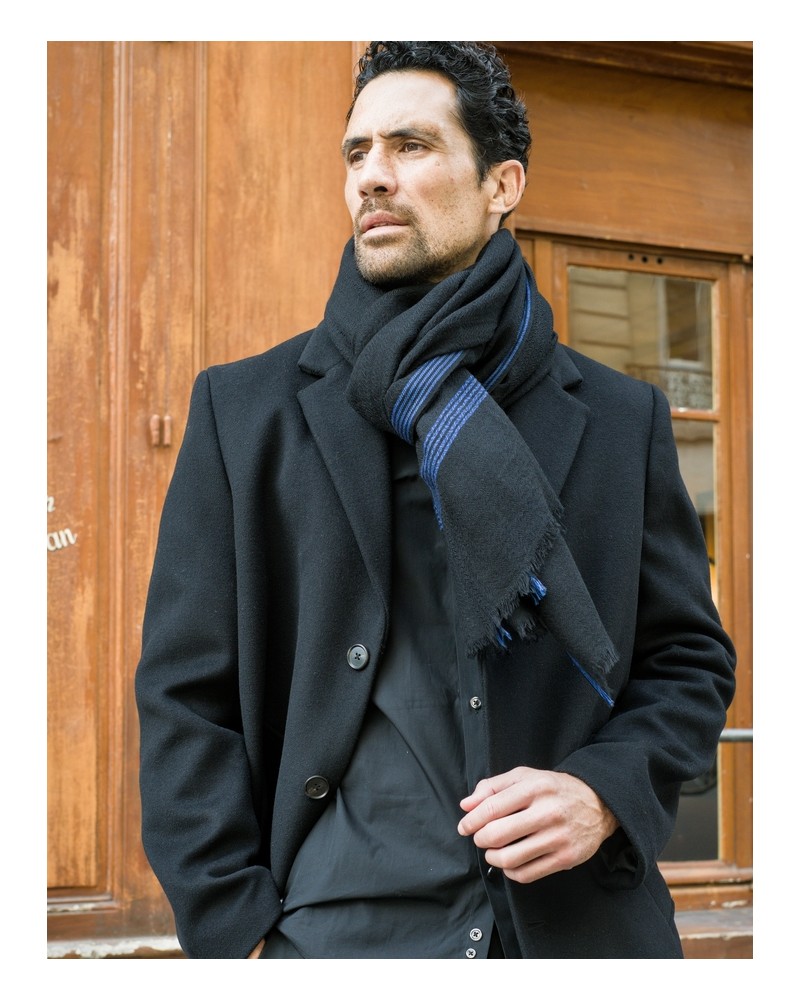 étole-noir-homme-laine-merinos-DYRHOLAEY-av08-paris