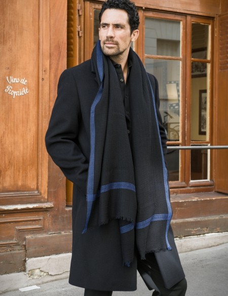 étole-noir-homme-laine-merinos-DYRHOLAEY-av08-paris