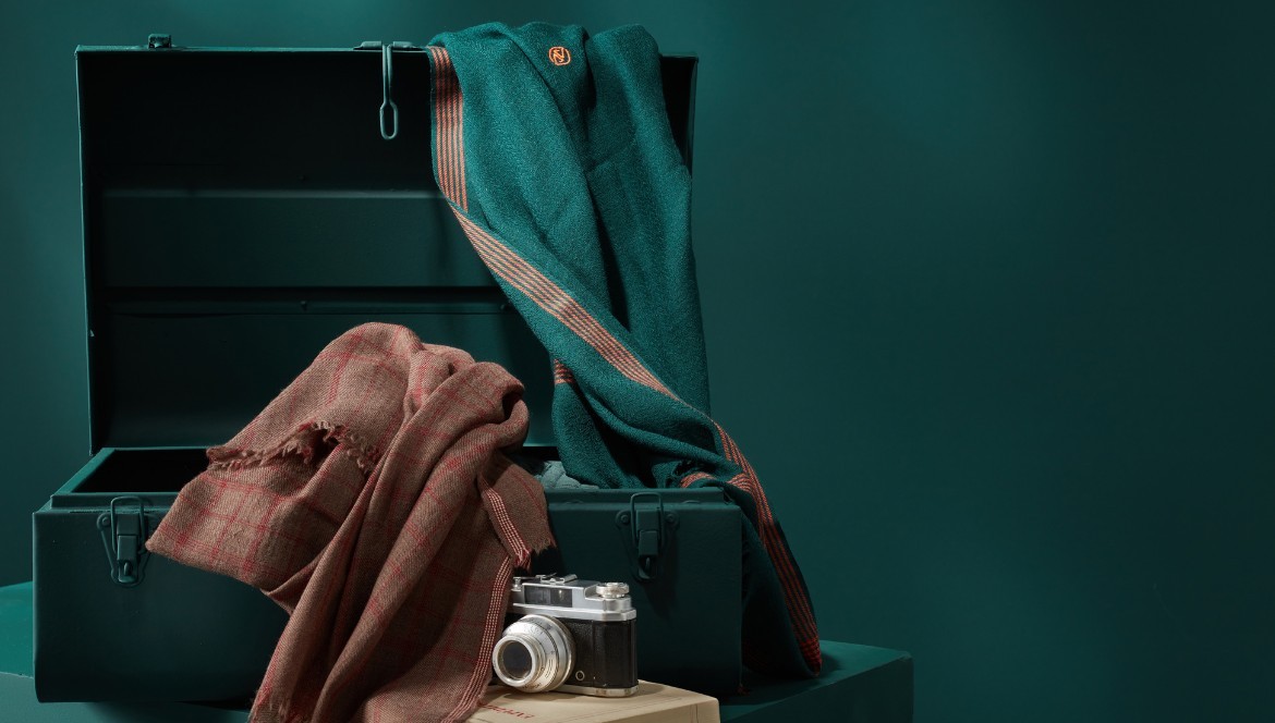 Voyager avec un chèche ou une écharpe pour avoir une tenue stylée