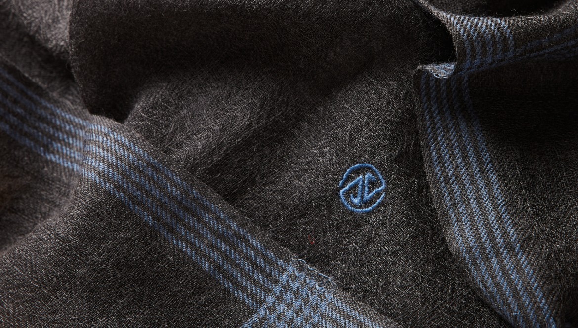 Comment entretenir son chèche ou son écharpe de luxe ?