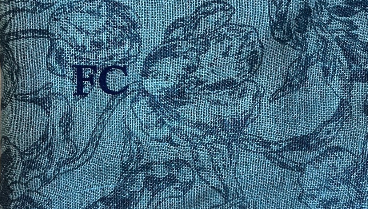 Personalized scarves for men : an elegant and unique gift